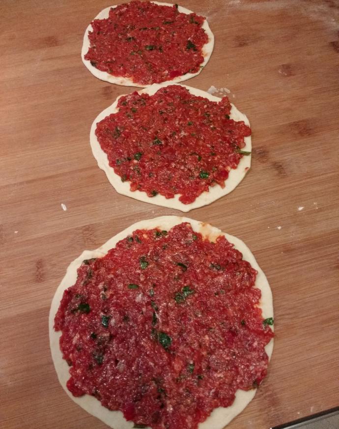 İsmi Bile Ağız Sulandıran Ev Yapımı Lahmacun!
