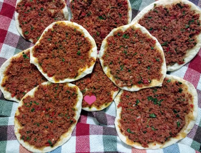 İsmi Bile Ağız Sulandıran Ev Yapımı Lahmacun!