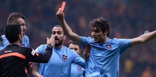 Kırmızı Kart Deyince Akla Gelen Futbolcular Kimlerdir?