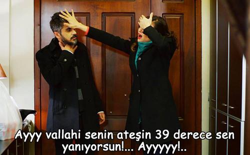 Erkekler Karşı Cinsin Hangi Davranışlarını Kendilerine Aşık Olduğu İzlenimi Olarak Yanlış Algılar?