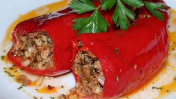 Yaz-Kış Olmazsa Olmaz Kırmızı Biber Dolması Nasıl Yapılır?