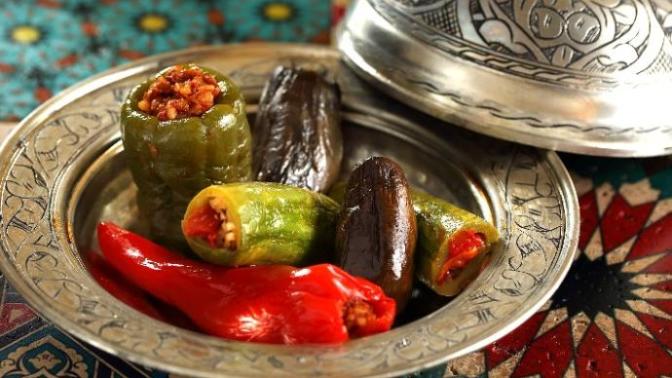 Sofraların Vazgeçilmez Tadı Zeytinyağlı Biber Dolması Nasıl Yapılır?