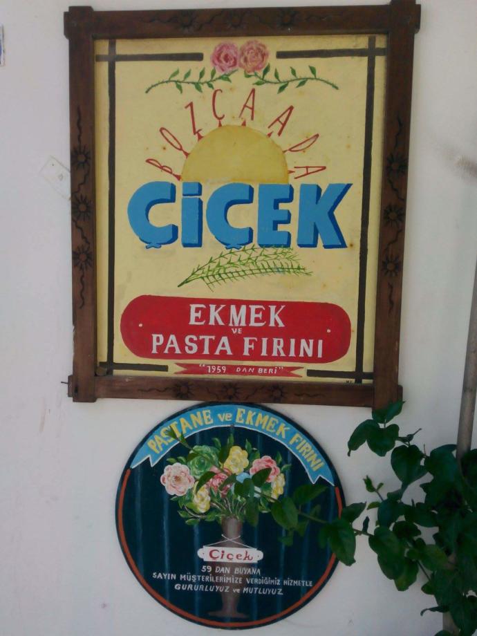 Güzel Kumsalları Ve Şaraplarıyla Ünlü Bozcaada!