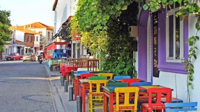 Güzel Kumsalları Ve Şaraplarıyla Ünlü Bozcaada!