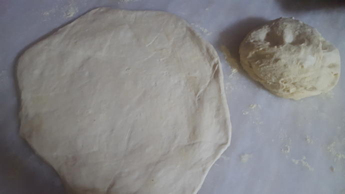 Evde Kendi Pizzanı Kendin Yap: Ev Yapımı Pizza Tarifi!