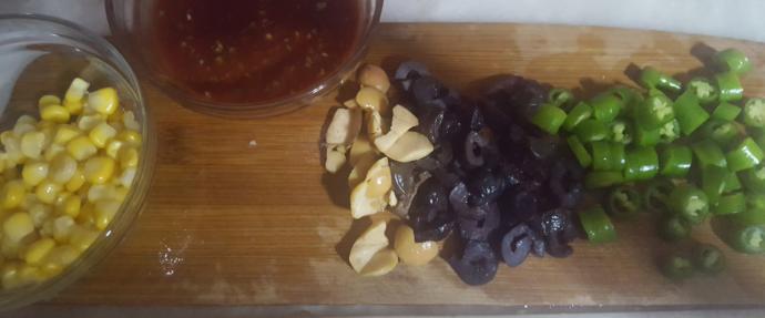 Evde Kendi Pizzanı Kendin Yap: Ev Yapımı Pizza Tarifi!