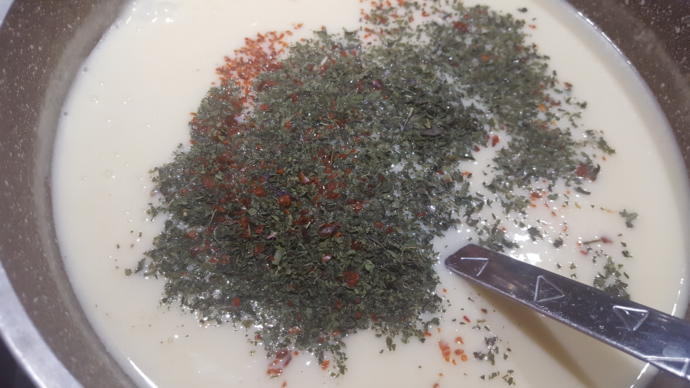 Tadı Efsane! Arpa Şehriyeli Yoğurt Çorbası Nasıl Yapılır?