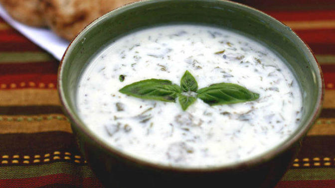Tadı Efsane! Arpa Şehriyeli Yoğurt Çorbası Nasıl Yapılır?