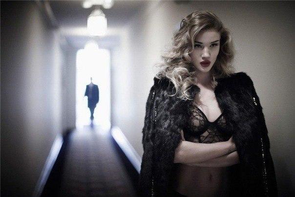 Biz Kadınları Çok Daha Seksi Gösteren Ufak Detaylar Nelerdir?