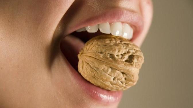 Diş Sağlığını Tehlikeye Atan Alışkanlıklar Nelerdir?