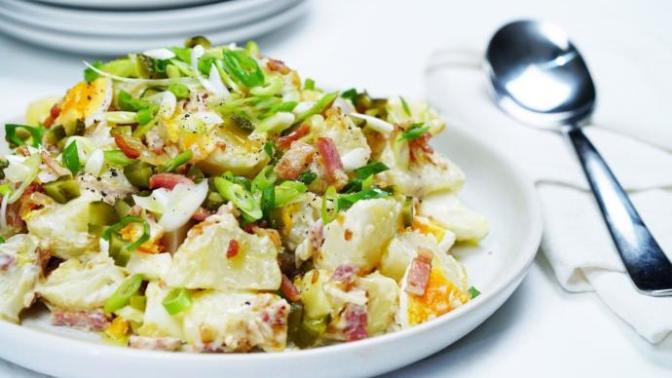 Günün Her Saatinde Yenilebilecek Bir Tat: Patates Salatası Nasıl Yapılır?