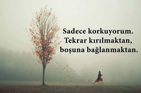 Aşk Kelimesini Duyduğu Anda Başını Öne Eğen İnsanların 6 Özelliği
