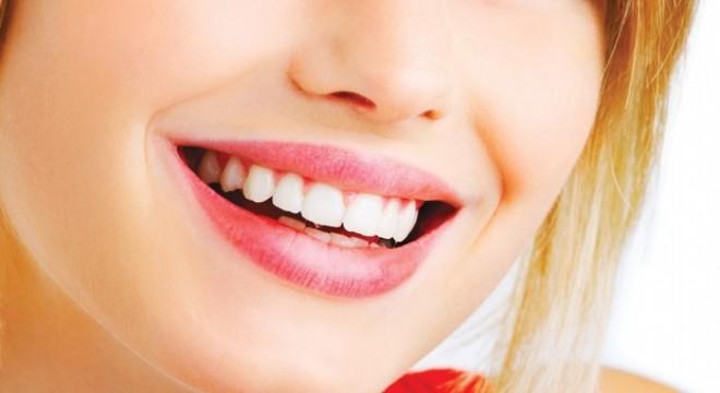 Aşk Kelimesini Duyduğu Anda Başını Öne Eğen İnsanların 6 Özelliği