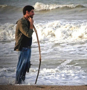 Yakışıklı Ama Sevgilisi Olmayan Erkekler Hakkında Kadınların Düşündüğü Şeyler Nelerdir?
