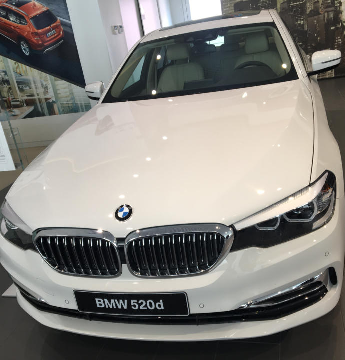 BMW Satış Noktası Olan Borusan Bayisini Geziyor ve Beğendiğim Modelleri İnceliyorum!