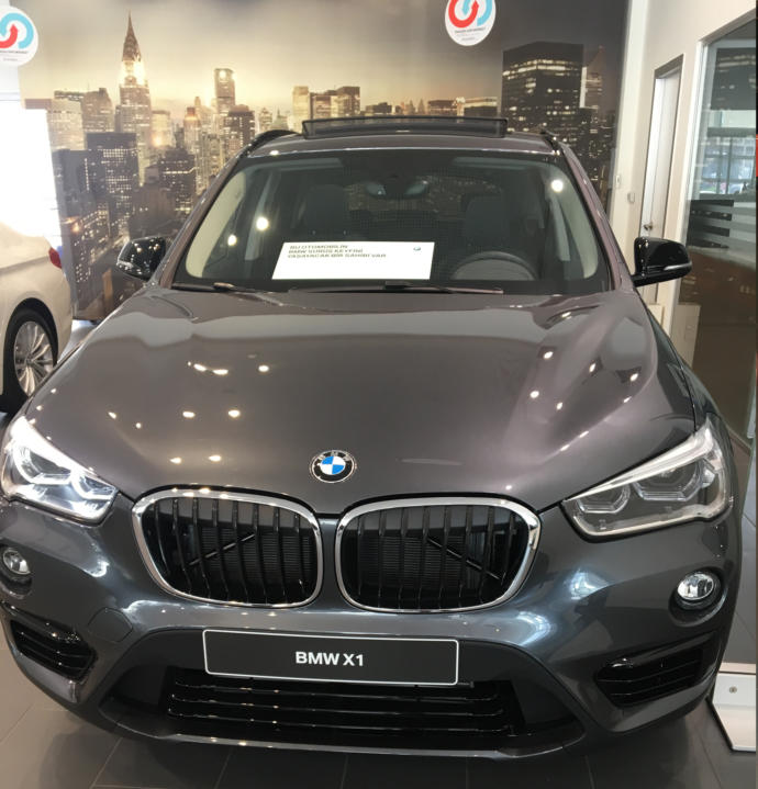 BMW Satış Noktası Olan Borusan Bayisini Geziyor ve Beğendiğim Modelleri İnceliyorum!