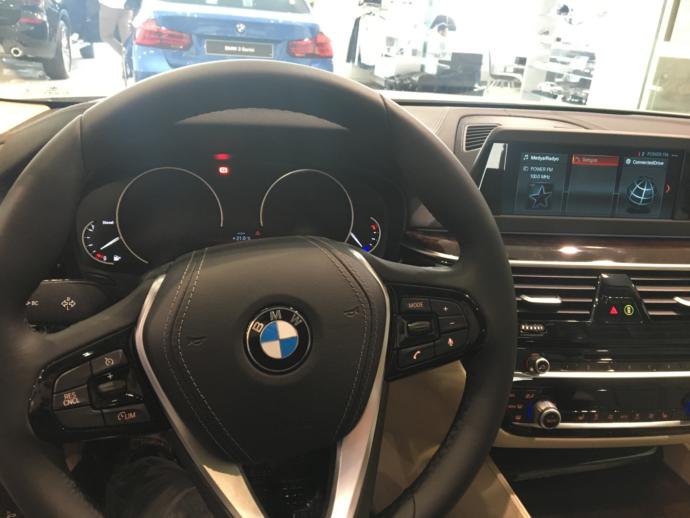 BMW Satış Noktası Olan Borusan Bayisini Geziyor ve Beğendiğim Modelleri İnceliyorum!