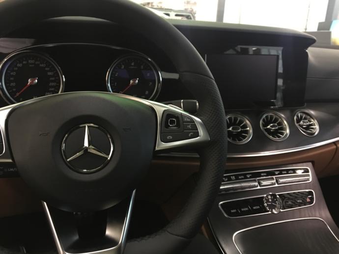 Otomobil Devlerinden Birisi Olan Mercedes-Benz Bayisini Geziyor ve Beğendiğim Modelleri İnceliyorum!