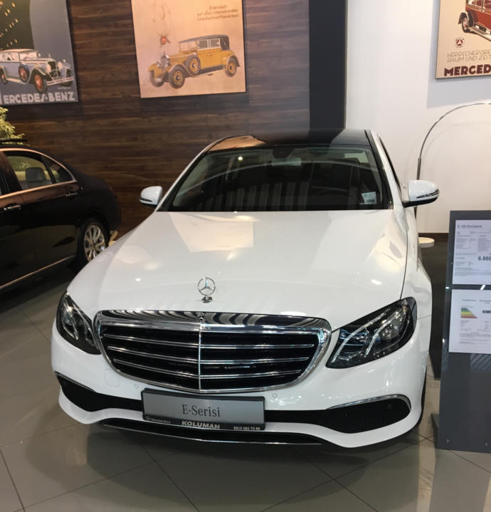 Otomobil Devlerinden Birisi Olan Mercedes-Benz Bayisini Geziyor ve Beğendiğim Modelleri İnceliyorum!