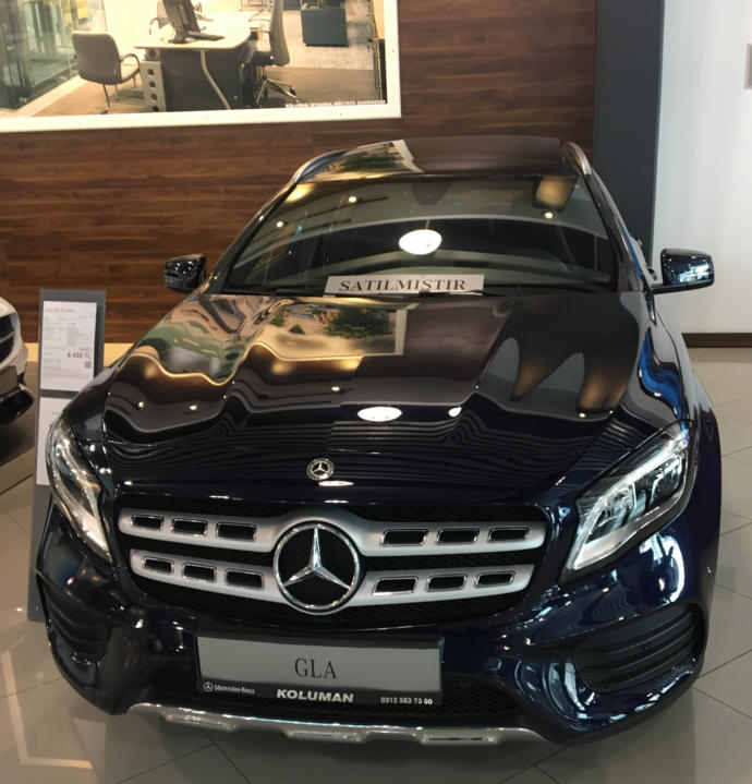 Otomobil Devlerinden Birisi Olan Mercedes-Benz Bayisini Geziyor ve Beğendiğim Modelleri İnceliyorum!