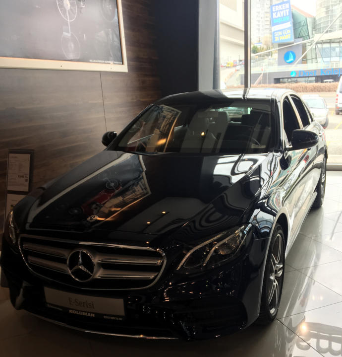 Otomobil Devlerinden Birisi Olan Mercedes-Benz Bayisini Geziyor ve Beğendiğim Modelleri İnceliyorum!