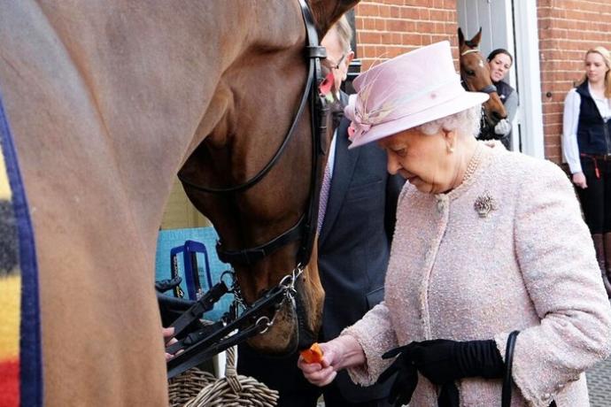 91 Yaşındaki Kraliçe Elizabeth'in Her Gün Yemekten Usanmadığı Yiyecekler
