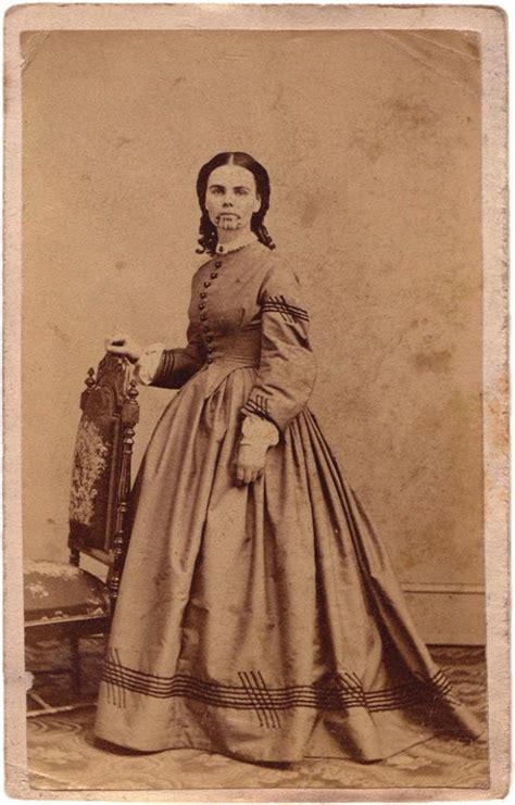 Mavi Dövmeli Kadın Olive Oatman