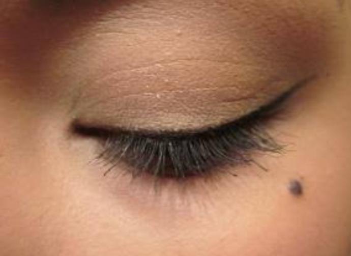 Eyeliner Çekmenin Kolay Yolu Nedir?