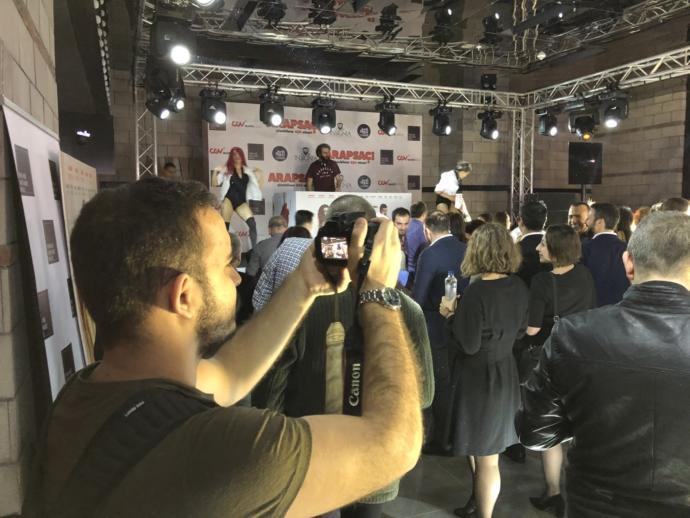 Kahkaha Dolu Arapsaçı Filminin Galasındaydım ve Filmi Sizler İçin Yorumladım!