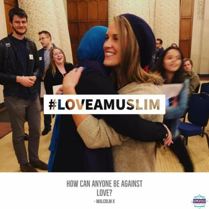 #LoveAMuslim: İngiltere'deki Müslümanlar Nefretle Mücadele İçin Yeni Bir Hareket Başlattı