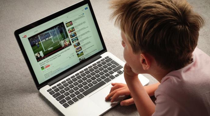 YouTube En Büyük İzleyici Kitlesini Oluşturan Çocuk Kullanıcıları Korumak Adına Önemli Bir Adım Atıyor