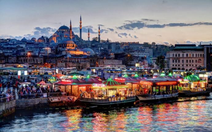 "İğne Atsan Yere Düşmez!" Dediğimiz İstanbul'da Sosyal Hayatın En Aktif Olduğu Yerler