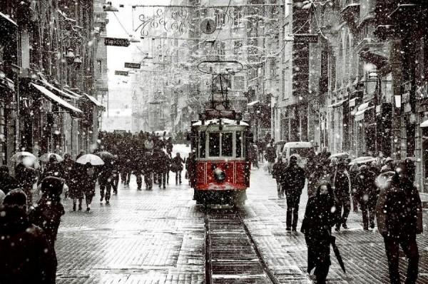 "İğne Atsan Yere Düşmez!" Dediğimiz İstanbul'da Sosyal Hayatın En Aktif Olduğu Yerler