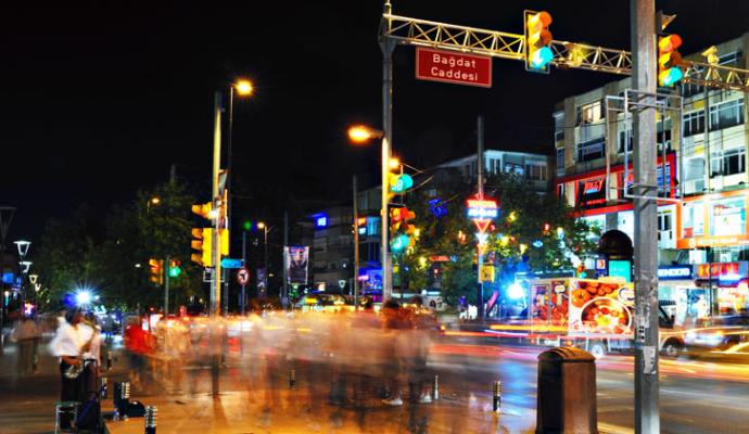 "İğne Atsan Yere Düşmez!" Dediğimiz İstanbul'da Sosyal Hayatın En Aktif Olduğu Yerler