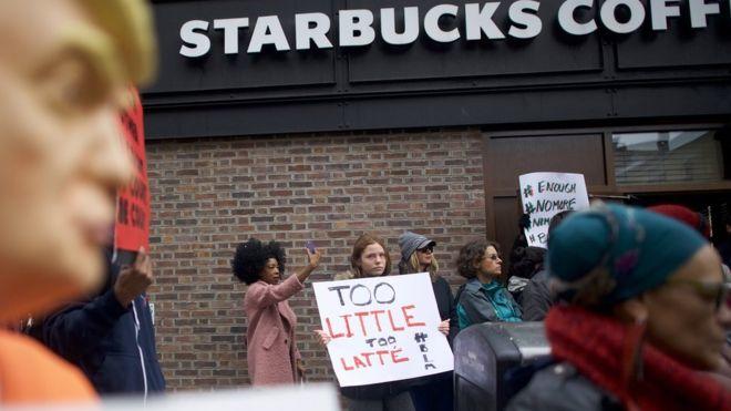 Starbucks, Irkçı Tutumlarından Dolayı Protesto Ediliyor!