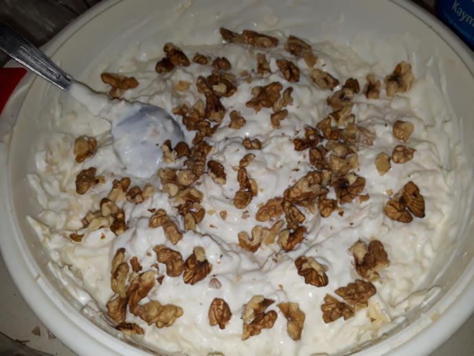 Kereviz Sevmeyenlerin Bile Aşık Olacağı "Yoğurtlu Cevizli Kereviz Salatası" Nasıl Yapılır?