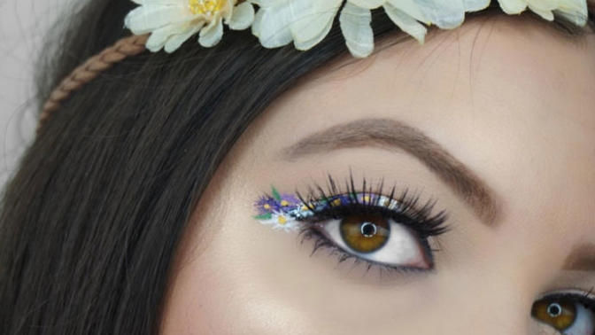 "Yine mi Güzeliz, Yine mi Çiçek?" Diyen Bahar Kokulu Kızların Çiçekli Eyeliner Modası!