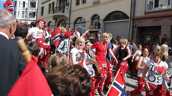 Norveçli Yetkililer Liselilere Kavşaklarda Sevişmemeleri İçin Ricada Bulundu