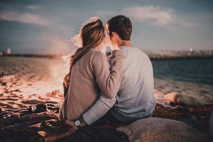 Gerçekten Aşık Olmak ve Bağlılık Arasındaki Farkları Nasıl Anlayabilirsiniz?