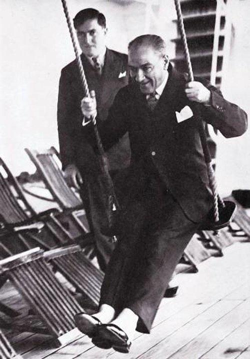 23 Nisan Geldi Neşeliyiz Çocuklar! Sadece 23 Nisan'da Değil, Çocuklar Her Gün Değerli Olduklarını Hissetmeyi Hak Ediyor!