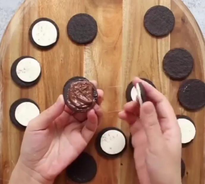 Lezzetli ve Bir O Kadar Da Pratik Oreo Bisküvili Kurabiyeler