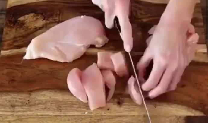 Tarifi Kolay ve Lezzetli Cipsli Parmak Tavuk Parçaları