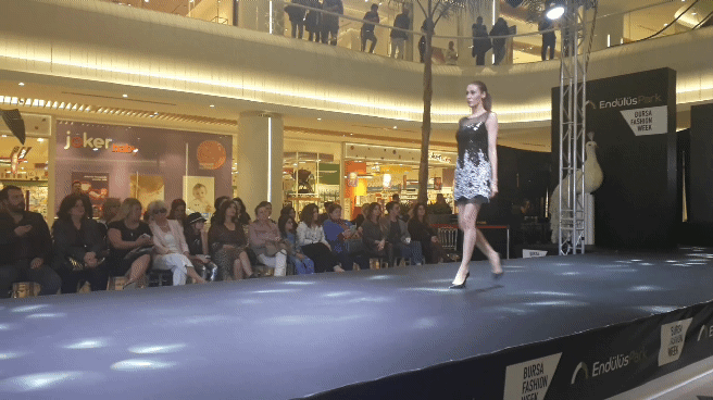 Sezonun Trendlerini Yerinde Görmek İçin Bursa Endülüs Park Fashion Week Moda Defilesine Katıldım!