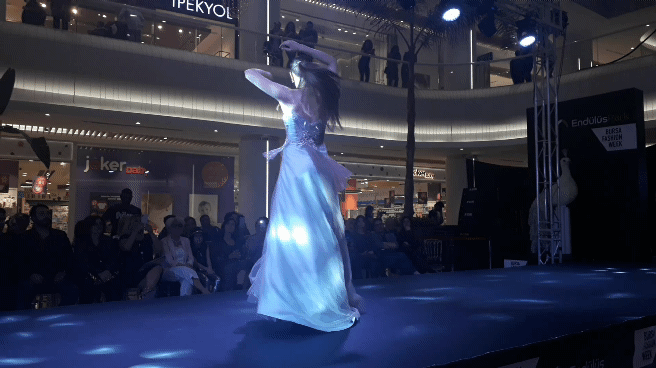 Sezonun Trendlerini Yerinde Görmek İçin Bursa Endülüs Park Fashion Week Moda Defilesine Katıldım!