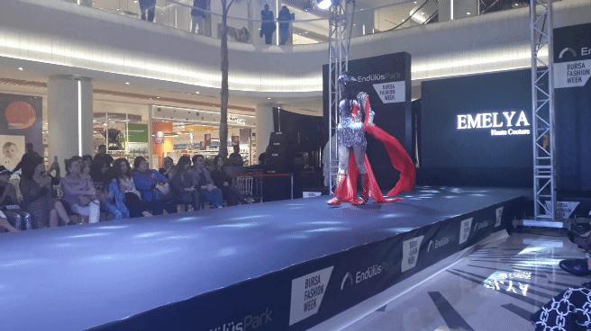 Sezonun Trendlerini Yerinde Görmek İçin Bursa Endülüs Park Fashion Week Moda Defilesine Katıldım!