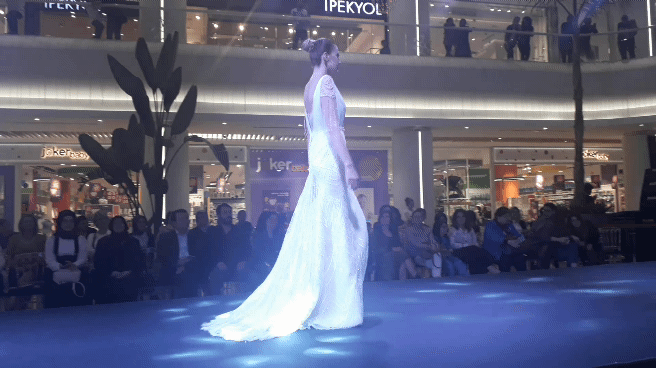 Sezonun Trendlerini Yerinde Görmek İçin Bursa Endülüs Park Fashion Week Moda Defilesine Katıldım!