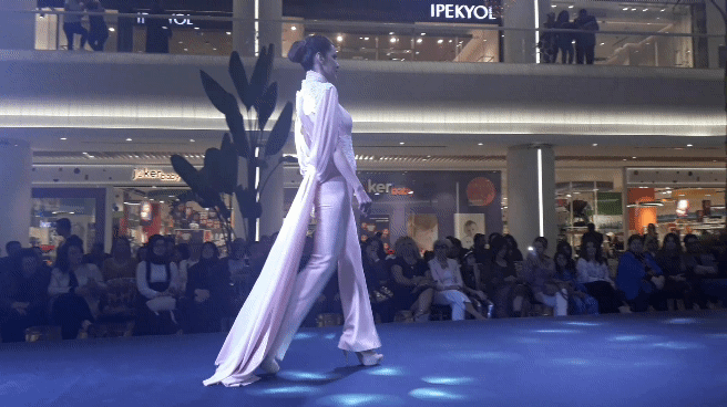 Sezonun Trendlerini Yerinde Görmek İçin Bursa Endülüs Park Fashion Week Moda Defilesine Katıldım!