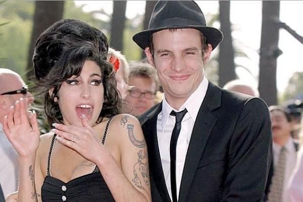 Aşkı da Hüznü de Dibine Kadar Yaşayan Kadın: Bir Amy Winehouse Hikayesi ve Onu Adım Adım Ölüme Götüren Nedenler