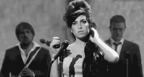 Aşkı da Hüznü de Dibine Kadar Yaşayan Kadın: Bir Amy Winehouse Hikayesi ve Onu Adım Adım Ölüme Götüren Nedenler