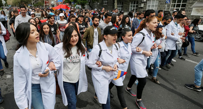 Ermenistan'da Protesto Krizi Sürüyor!